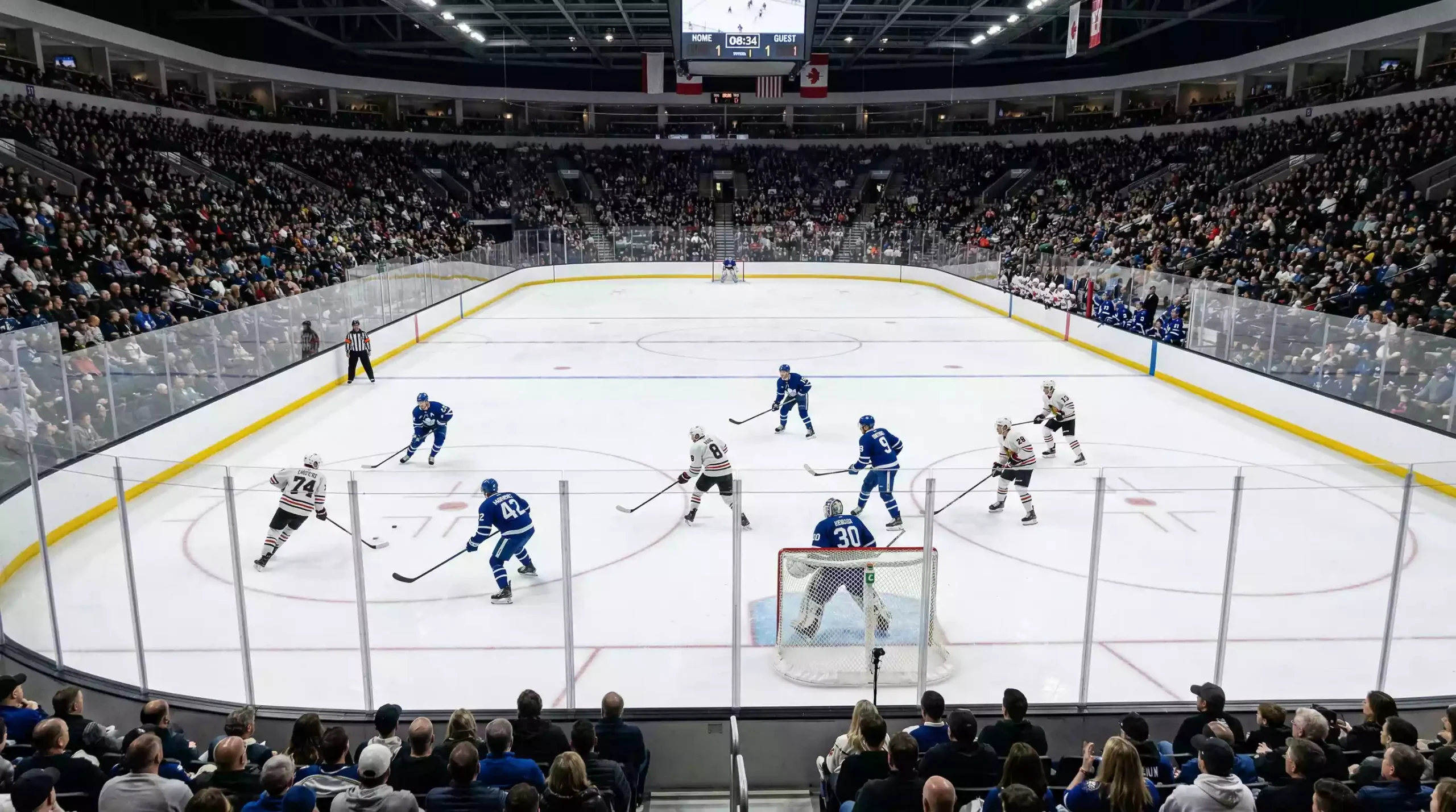 Eishockey Arena mit mehreren Spielszenen auf dem Eis